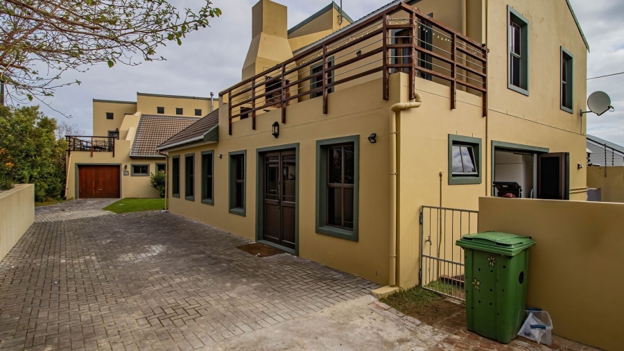 4 Bedroom Property for Sale in Sandbaai Western Cape